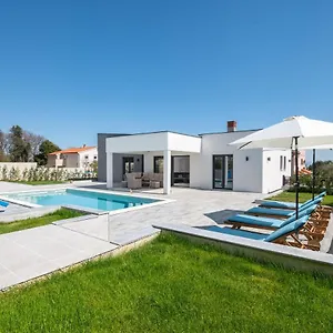  Villa Mateo