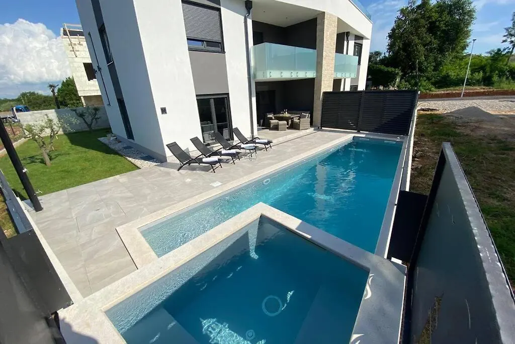 Villa Lighthouse Mit Pool Und Jacuzzi Bašanija